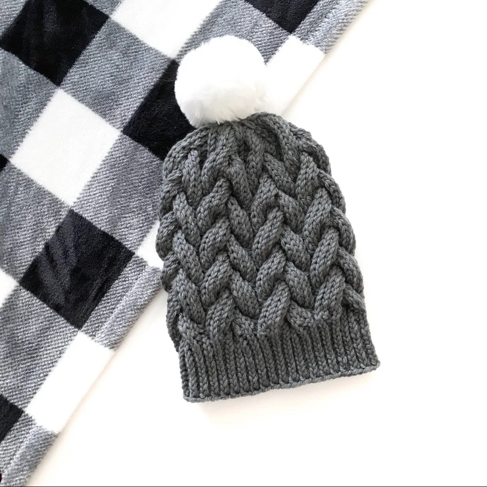 NWT Beanie Hat Gray Cable Knit Handmade Women Girl Teen OS Pom-Pom Merino Wool - Picture 4 of 8